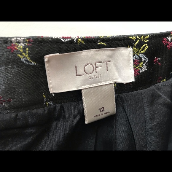 Loft skirt - satin and « embroidery » - delicate motif - - Picture 7 of 8